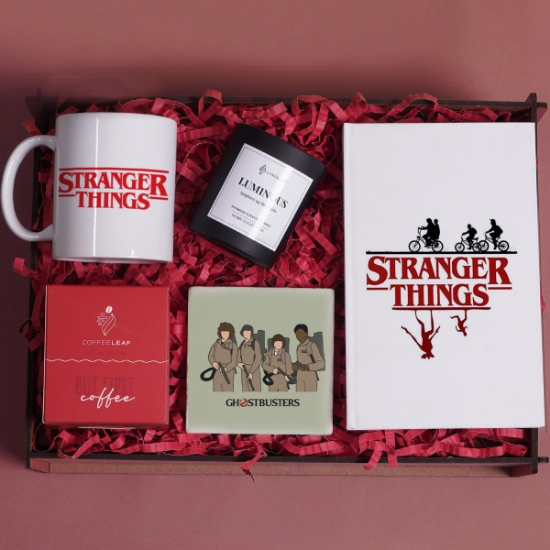 Stranger Things Defter ve Kupalı Ahşap Hediye Seti resmi