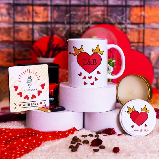 Çikolata Kutusu + Mum ve Kupa Sevgililer Günü Hediye Seti  resmi