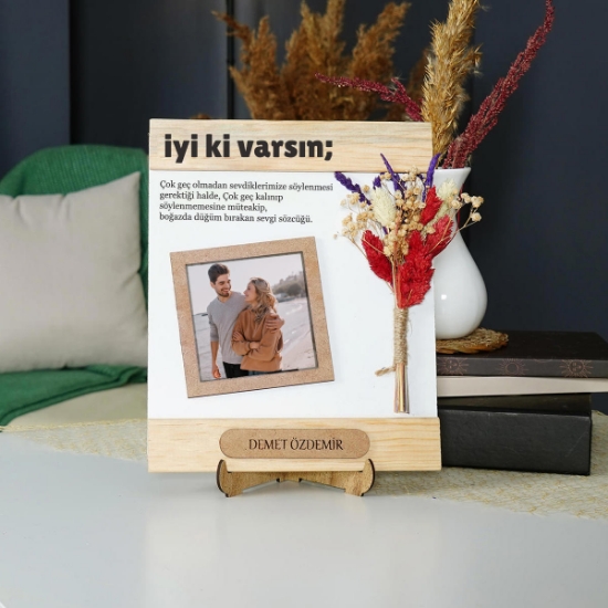 İyi ki Varsın Temalı Ahşap Fotoğraflı & Çiçekli Çerçeve resmi
