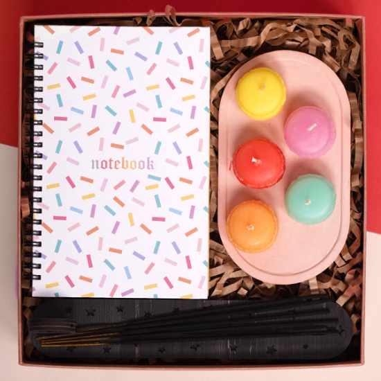 Renkli Tasarım Makaron Mum ve Tütsülü Özel Hediye Kutusu resmi