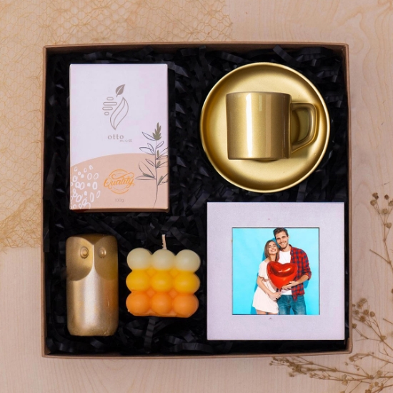 Gold Renkli Fincan, Bitki Çayı, Biblo, Mum, Kişiye Özel Çerçeve Hediye Kutusu resmi