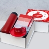 Yılbaşı Tasarımlı Ahşap Kutu & Kişiye Özel Kırmızı Fincan, Cam Suluk, Defter, Kalem,  resmi