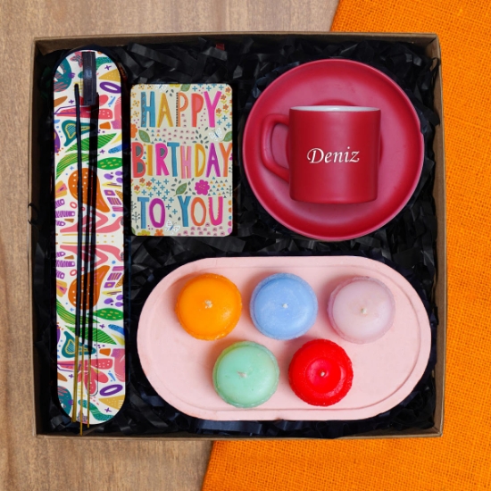 Kişiye Özel Kırmızı Fincan Seti , Makaron Mum Seti, Magnet, Tütsü Doğum Günü Hediye Seti  resmi