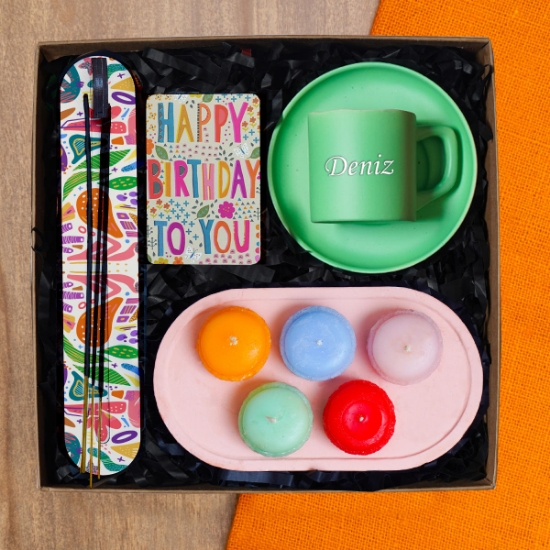 Kişiye Özel  Yeşil Fincan Seti , Makaron Mum Seti, Magnet, Tütsü Doğum Günü Hediyesi resmi