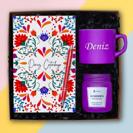 Kişiye Özel Renkli Nescafe Fincanı, Defter, Kalem-Kokulu Cam Mum Hediye Seti resmi