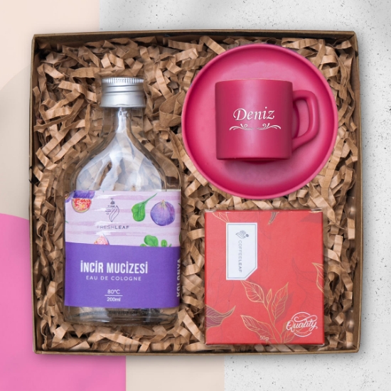 Kişiye Özel Fuşya Renk Fincan, Türk Kahvesi , 200ML İncir Kolonyası,  Hediye Seti  resmi