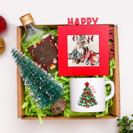 Yılbaşı Hediye Seti & Kişiye Özel Happy New Year Fotoğraf Çerçevesi, Çam Ağacı, Fincan, Kolonya resmi