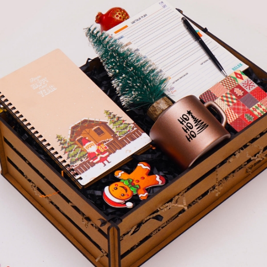 Yılbaşı Hediye Seti& Defter, Planlayıcı, Kalem, Fincan, Fincan Altı, Magnet, Çam Ağacı resmi