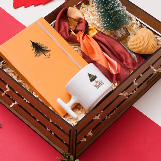 Yılbaşı Hediye Seti& Defter, Kalem, Kupa, Fular resmi
