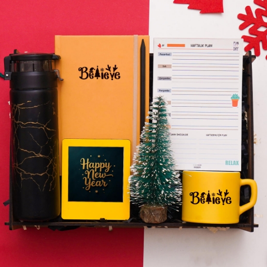 Yeni Yıl Yılbaşı Hediye Seti & Cam Suluk, Planlayıcı, Defter, Fincan, Çam Ağacı, Kalem  resmi