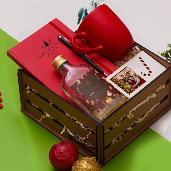 Yeni Yıl Yılbaşı Hediye Seti & Defter, Kalem, Çikolata Kolonyası, Kupa Bardak, Kişiye Özel Çerçeve resmi