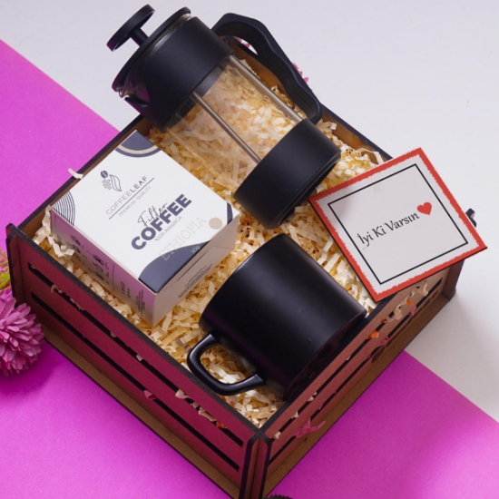 Sevgiliye Hediye Seti & Ahşap Kutu İçerisinde French Press, Fincan, Filtre Kahve resmi