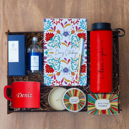 Özel Ahşap Kutu İle Hediye seti & İsme Özel Fincan, Defter, Roller Kalem 550ml Suluk, 100Ml Kolonya resmi