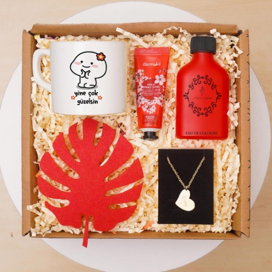 Kişiye Özel Kalp Kolye, Fincan, Kolonya, El & Vucut Kremi resmi