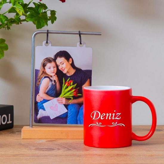 Kişiye Özel Ahşap Standlı Fotoğraflı Çerçevesi & Kırmızı Renkli Kupa Bardak resmi