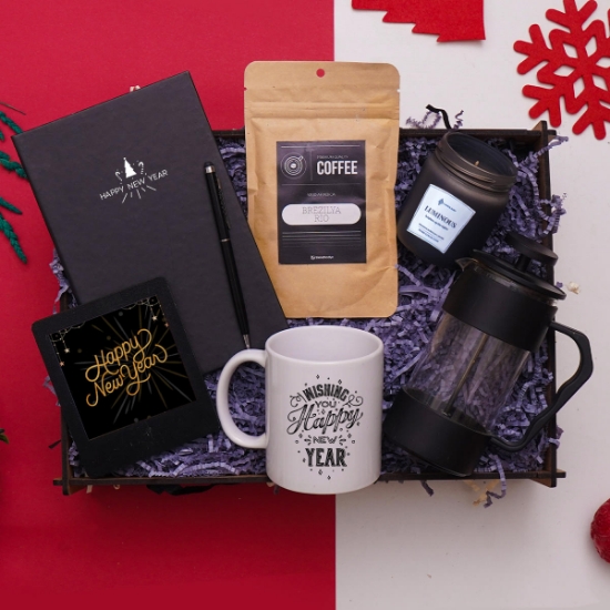 Yılbaşı , Yeni Yıl Hediye Seti Frenchpress, Defter, Kalem, Çerçeve, Kahve, Kupa Bardak, Mum, resmi