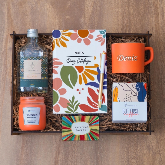 Hediye Kutusu & Defter, Roller Kalem, Cam Mum, 200ML Kolonya,Nescafe Fincanı resmi