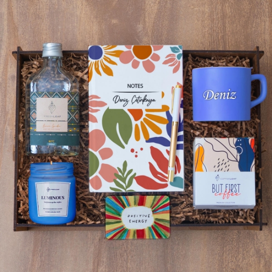  Dekoratif Kutuda Hediye Seti & İsme Özel Fincan, 200 ML Kolanya, Defter, Roller Kalem... resmi