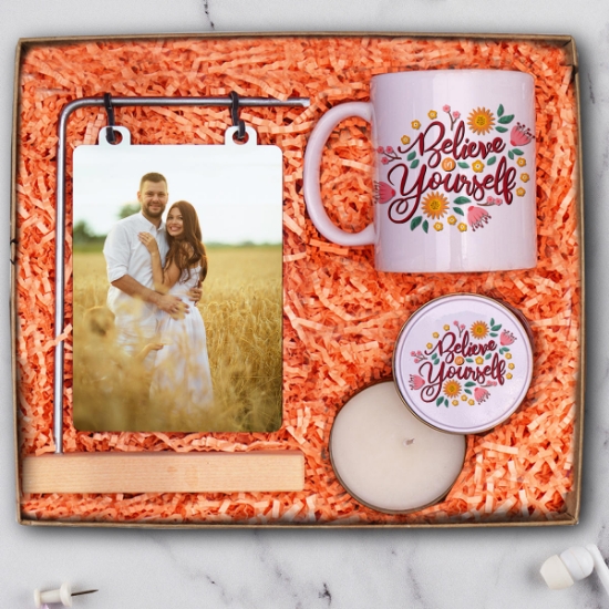 Kupa &  Mum & Kişiye Özel Ahşap Ayaklı Metal Aparatlı Fotoğraf Çerçevesi 