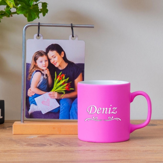Kişiye Özel Ahşap Standlı Fotoğraflı Çerçevesi & Pembe Renkli Kupa Bardak