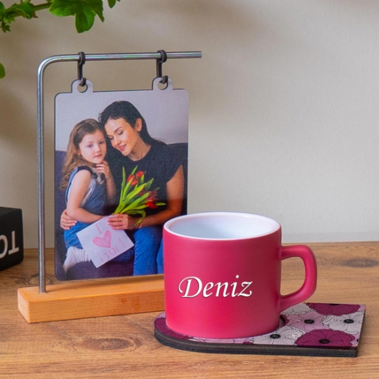 Ahşap Standlı Fotoğraflı Çerçeve & Kişiye Özel Ahşap Sunumlu Fuşya Renkli Çay & Nescafe Fincanı