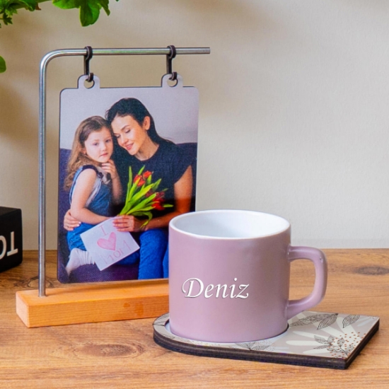 Ahşap Standlı Fotoğraflı Çerçeve & Kişiye Özel Ahşap Sunumlu Sütlü Kahve Renkli Çay & Nescafe Fincanı