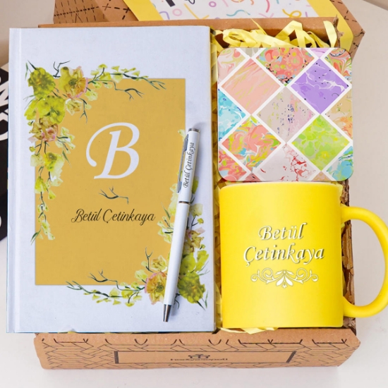 Kişiye Özel Renkli Defter , Sarı Kupa Bardak, Tükenmez Kalem & Hediye Seti resmi