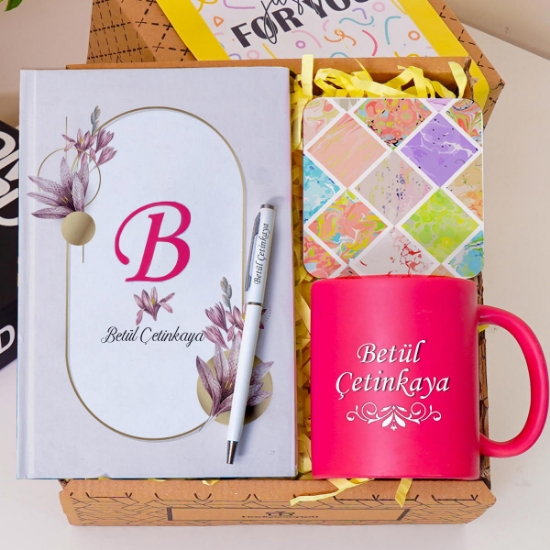 Kişiye Özel Renkli Defter , Pembe Kupa Bardak, Tükenmez Kalem & Hediye Seti resmi