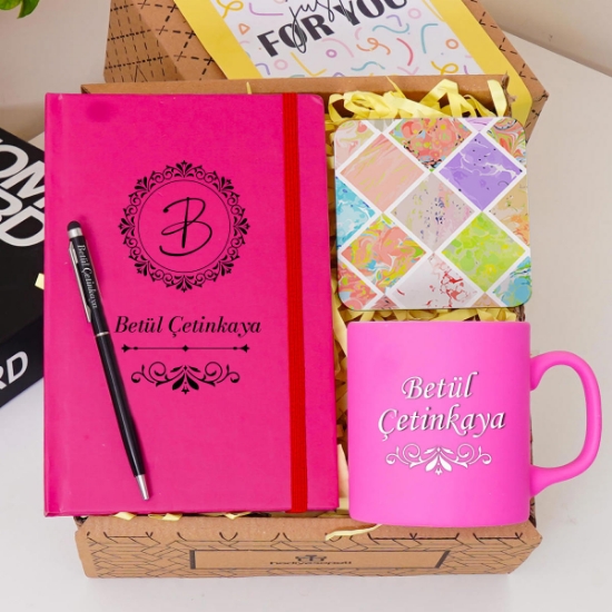 Kişiye Özel Renkli Defter , Pembe Kupa Bardak, Tükenmez Kalem & Hediye Seti resmi