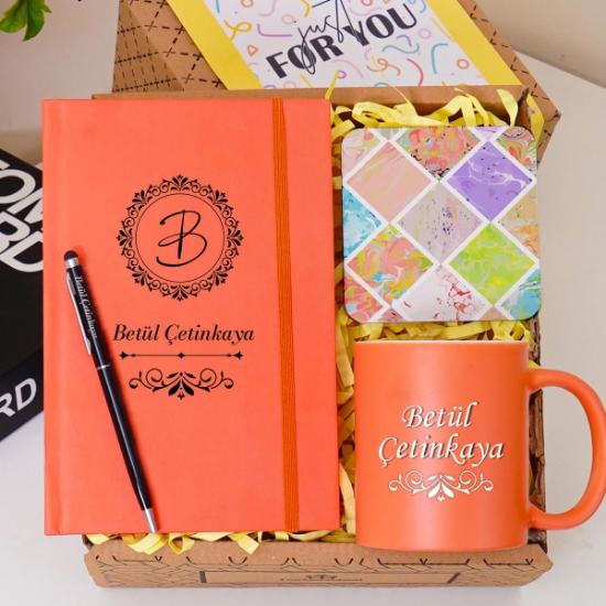 Kişiye Özel Renkli Defter , Turuncu Kupa Bardak, Tükenmez Kalem & Hediye Seti resmi