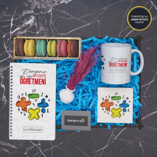 Matematik Öğretmeni Defter, Kupa, Makaron, Bardak Altı, Masa Çiçeği, Ahşap Hediye Kutusu resmi