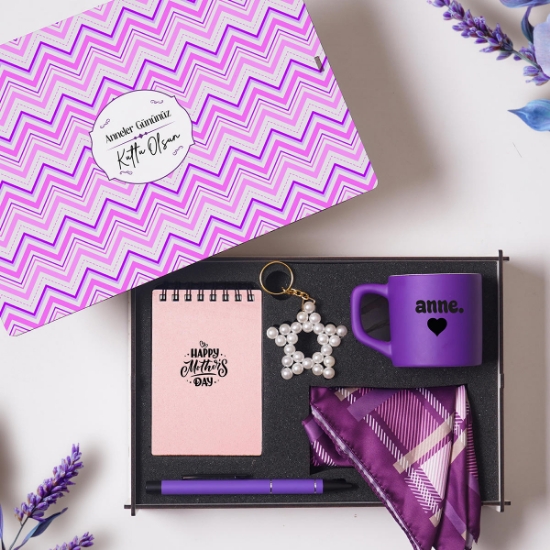 Anneler Günü Dekoratif Ahşap Kutulu Hediye Seti ,Mor Fincan, Fular, Anahtarlık, Defter, Mor Kalem resmi