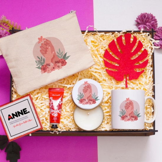 Anneler Günü Hediye Seti & Ahşap Kutu İçerisinde Kupa Bardak, Mum, Bez Çanta, Krem resmi