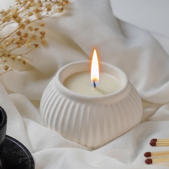 Candleaf Beton Çizgili Yuvarlak Mum - Beyaz resmi