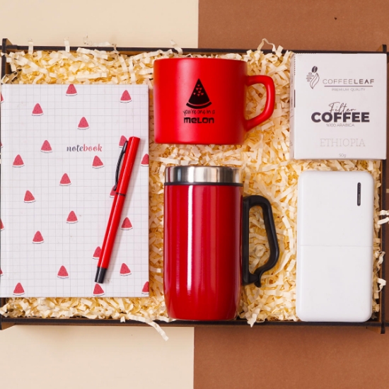 Executive Premium Kadın Hediye Kutusu – Termos, Defter, Kalem, Powerbank, Kahve Keyfi