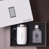 Premium Hediye Seti – Ahşap Kutuda Beyaz Termos Mug & Cam Şişe Kolonya