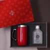 Premium Hediye Seti – Ahşap Kutuda Kırmızı Termos Mug & Cam Şişe Kolonya 100ml