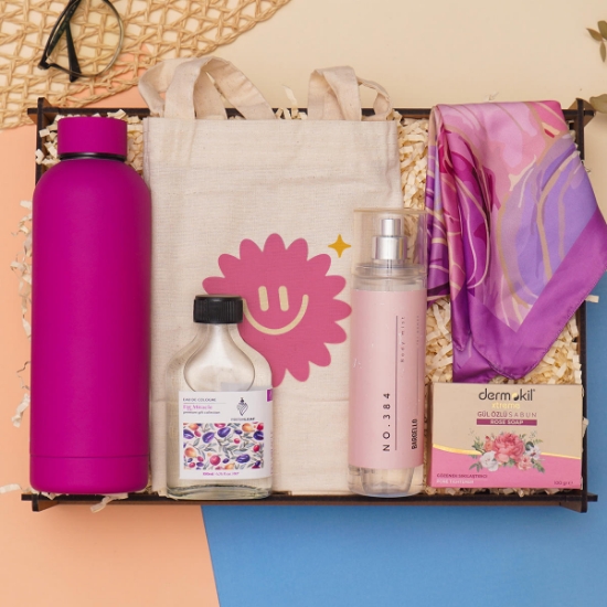 Ahşap Kutulu Kadın Hediye Seti – Termos, Bodymist, Kolonya, Bez Çanta ve Sabun