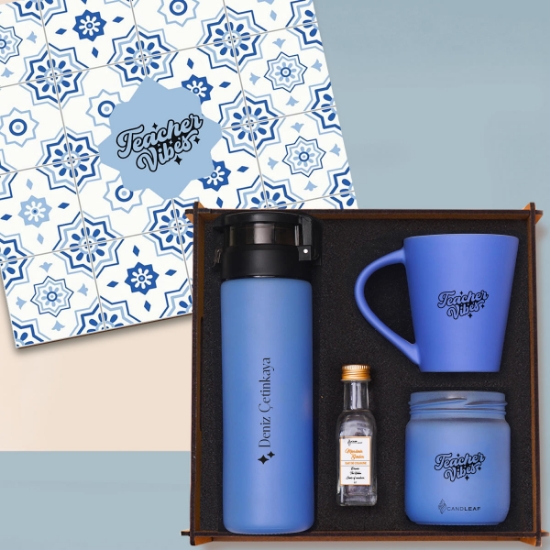 Öğretmenler Günü - Woody Collection Hediye Seti | Cam Suluk, Kupa Bardak, Mum, Kolonya - Leylak Mavi