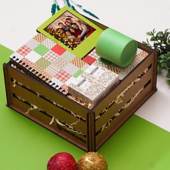 Yeni Yıl Yılbaşı Hediye Seti & Ahşap Defter, Kişiye Özel Çerçeve, Sunumlu Fincan, Aromalı Kahve