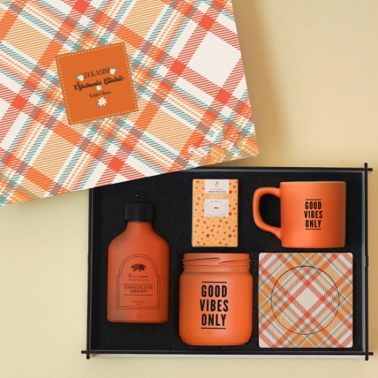 Öğretmene Hediye,  Ahşap Kutu - Sunumlu Fincan, Kolonya, Mum, Kahve