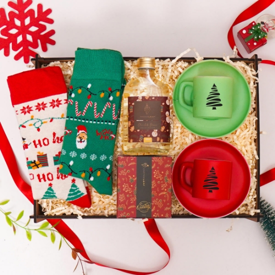 Yılbaşı , Yeni Yıl Hediye Seti Ahşap Defter, 2 Adet Fincan Takımı, Kolonya, Kahve, 2 ad Çorap