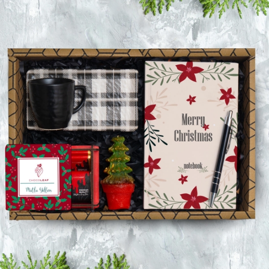 Yeni Yıl Hediyesi &  Çam Mum, Sunumlu Fincan seti, Defter, Kalem, Çıkolata Hediye Seti