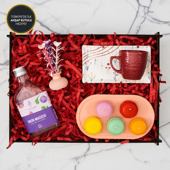 Kolonya, Kahve Fincanı, Mum, Masa Çiçeği,  Hediye Kutusu