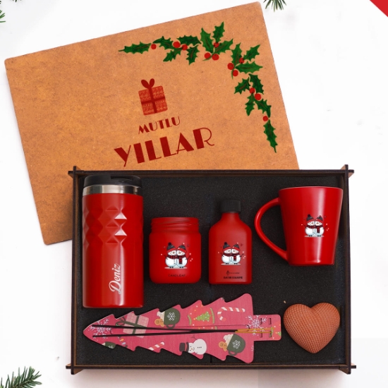 Yeni Yıl Tasarımlı Ahşap Kutu Premium Hediye Seti (Termos + Mum + Kupa + Kolonya) resmi