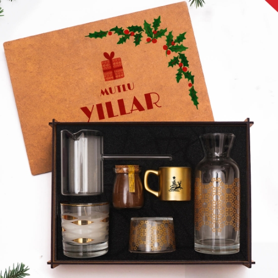 Yeni Yıl Özel Ahşap Kutu Premium Hediye Seti (Cam Cezve + Kahve + Mum + Fincan) resmi