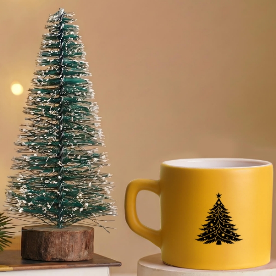 Yılbaşı Hediye Seti 2’li – Sarı Renkli Kupa Bardak 220ml & Dekoratif Çam Ağacı 17cm