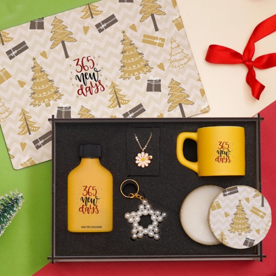 Ahşap Kutulu 2026 Yılbaşı Hediye Seti – Kolonya + Kolye + Anahtarlık + Fincan +Mum resmi