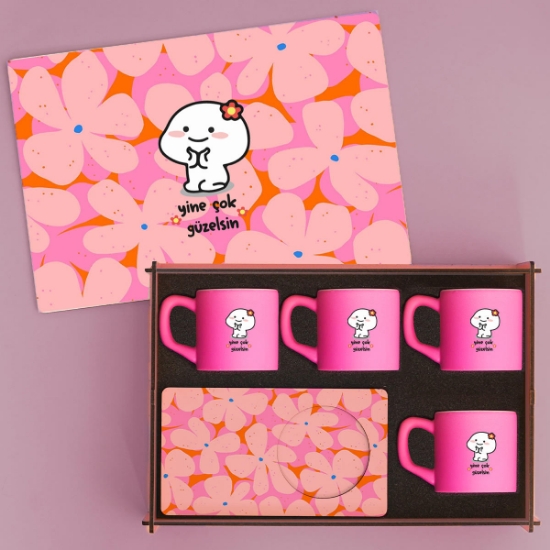 Yine Çok Güzelsin Tasarımlı  Ahşap Kutuda 4’lü Türk Kahvesi Fincan Takımı