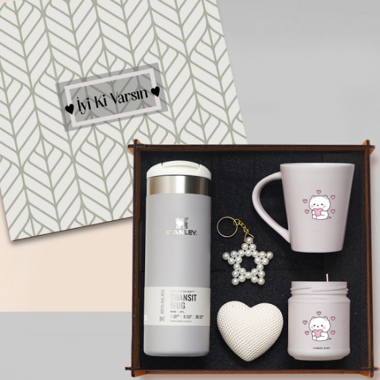 Ahşap Kutuda Özel Hediye Seti – Stanley Termos, Seramik Kupa, Kokulu Mum & Dekoratif Aksesuarlar resmi